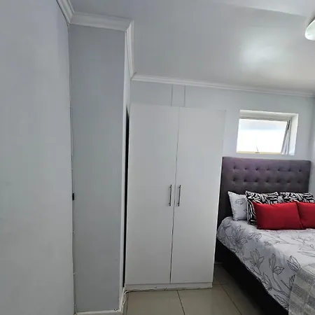 14 Cz Kubz Apartments East London Exterior photo